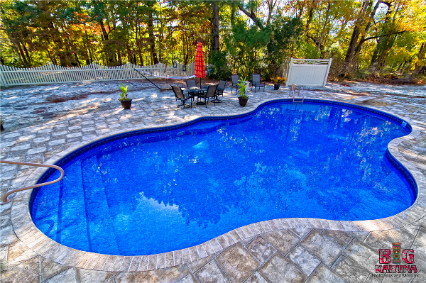 18' X 41' Mountain Pond Oasis with In-pool Steps, Two Benches and Artistic Pavers